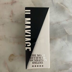 IL MAKIAGE Woke Up Like This liquid foundation